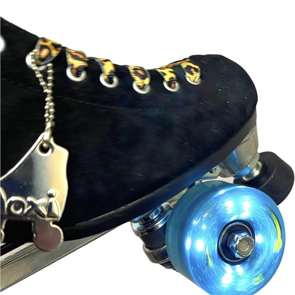 NEW LED Quad Roller Skates Luminous Blue Wheels Radar Wheel Bag - BLUE SET - Picture 9 of 12